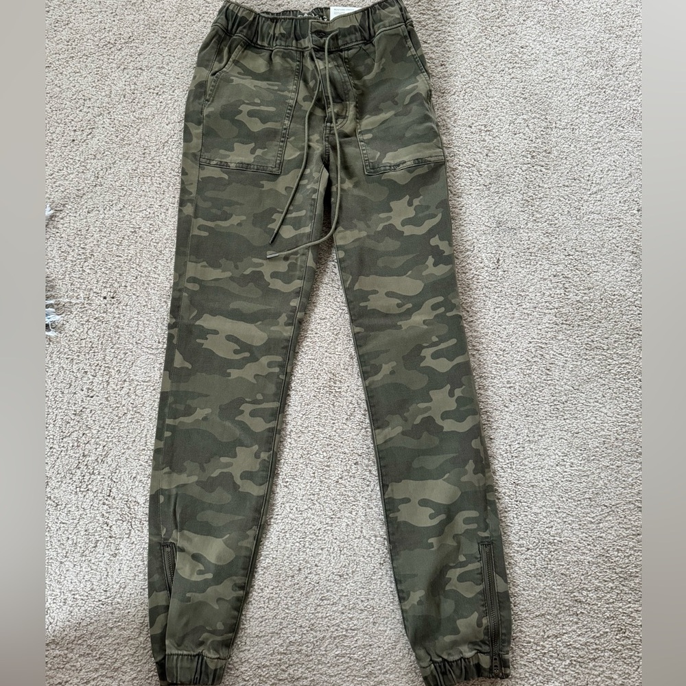 American eagle camo joggers